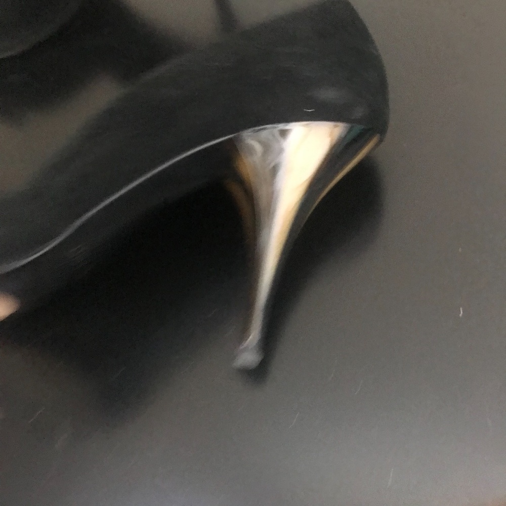 Anne Klein Black Shoes with bow. Size 8 - Picture 2 of 6